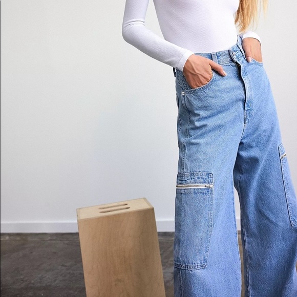 Leviβs High Loose Cargo Jeans NWT Size 28 - Picture 6 of 16